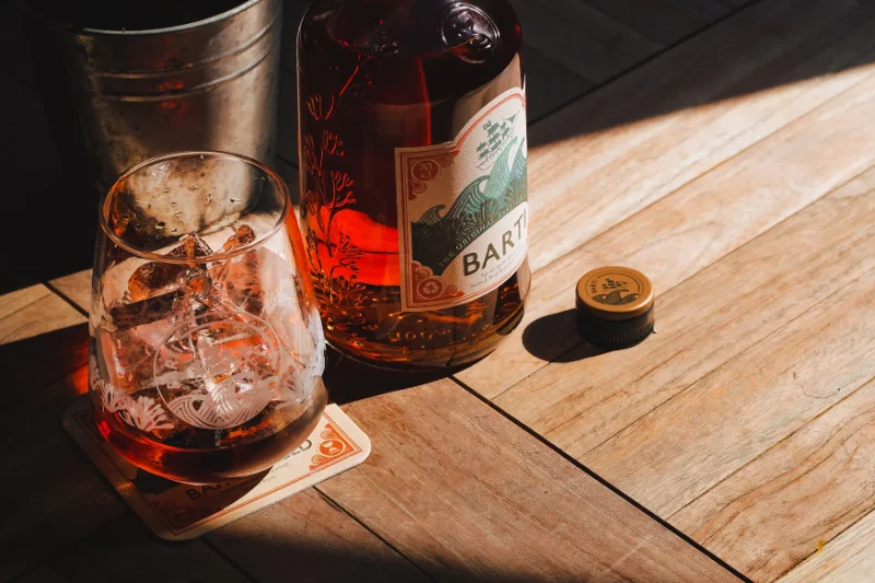 Rượu rum là rượu mạnh được chưng cất từ sản phẩm của mía